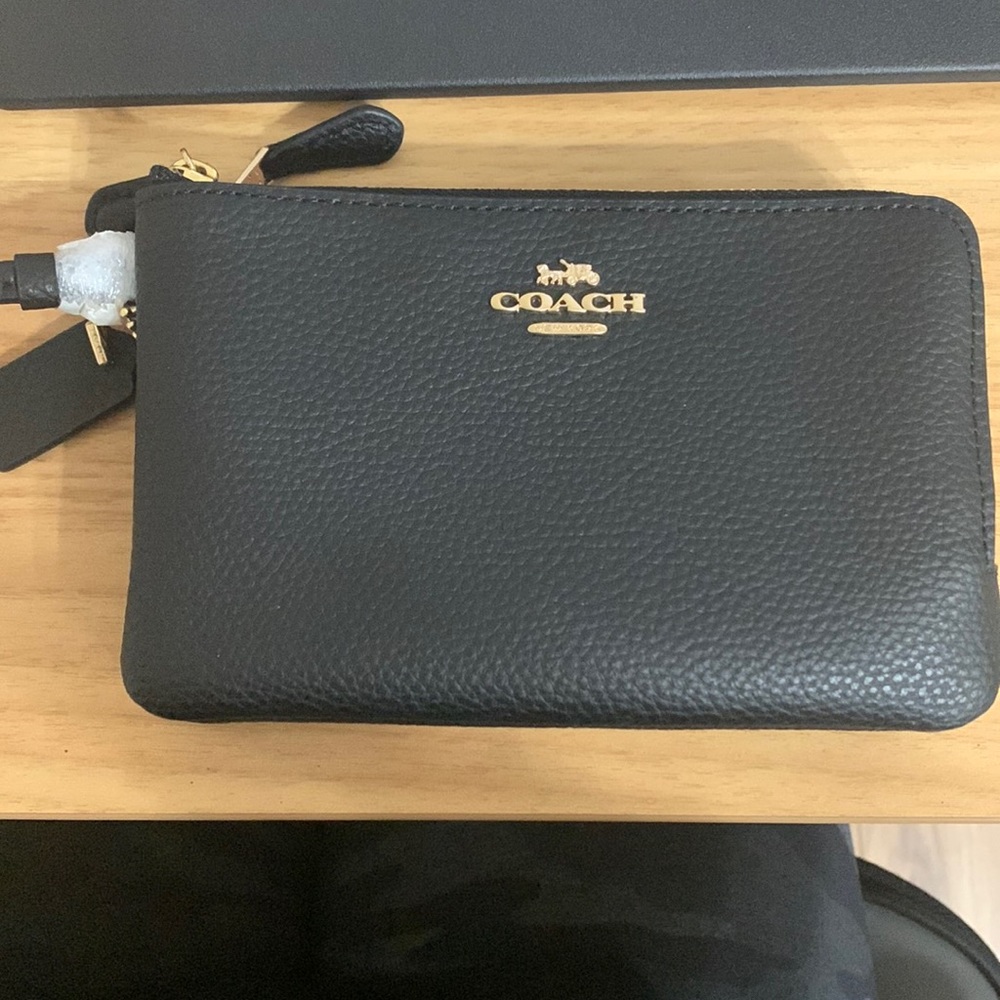 Small wristlet